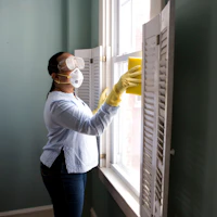 Maintenance worker volunteer